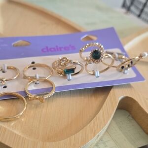 Claire's Elegant Gold Ring Set with Green Stone